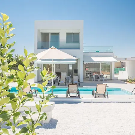 Wunderschoene- Geraeumige Ferienvilla Mit Bbq By Interhome Semesterbostad Protaras