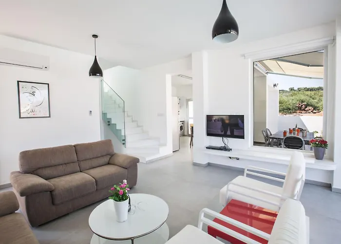 Wunderschoene- Geraeumige Ferienvilla Mit Bbq By Interhome Protarász