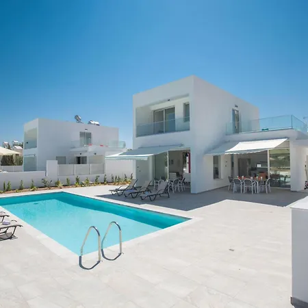 Wunderschoene- Geraeumige Ferienvilla Mit Bbq By Interhome