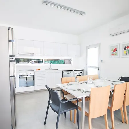 Feriehus Wunderschoene- Geraeumige Ferienvilla Mit Bbq By Interhome *