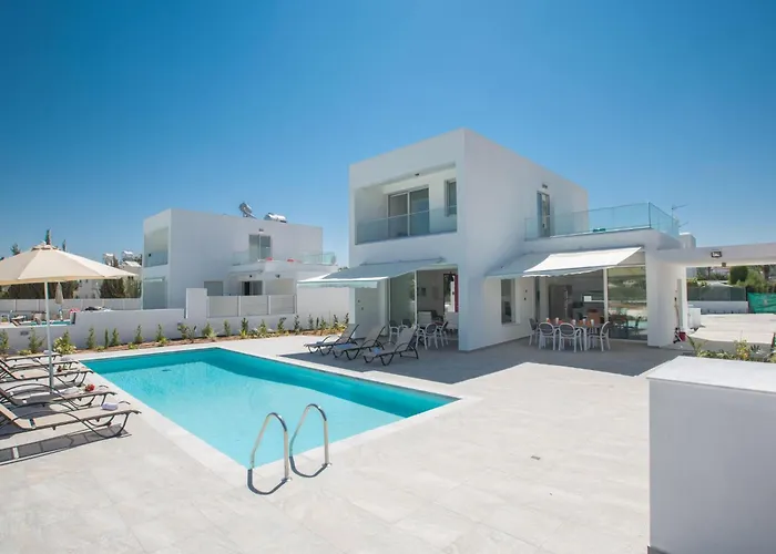 Wunderschoene- Geraeumige Ferienvilla Mit Bbq By Interhome